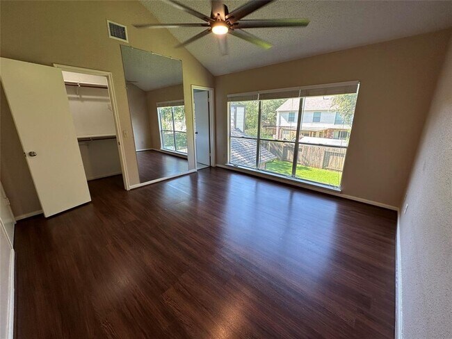 Foto del edificio - 4607 Edinburgh Ln