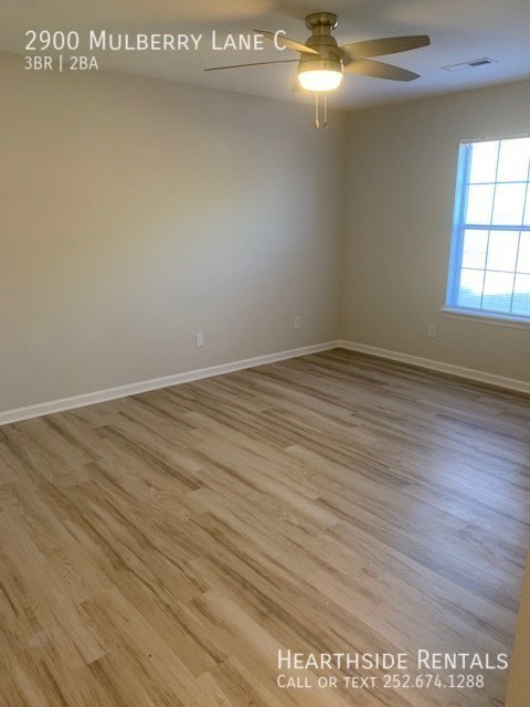 Building Photo - 3 Bed / 2 Bath Ground Floor Condo on Mulberry