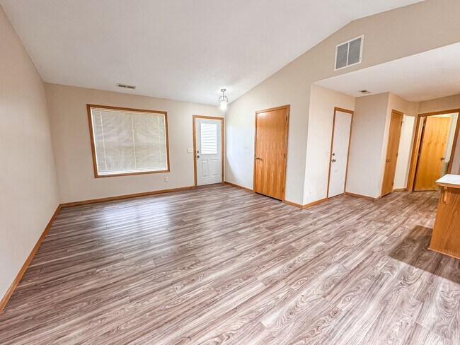 Foto del edificio - 2 Bedroom, 1 Bath Town Home