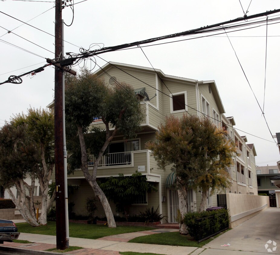 Building Photo - 294 Molino Ave