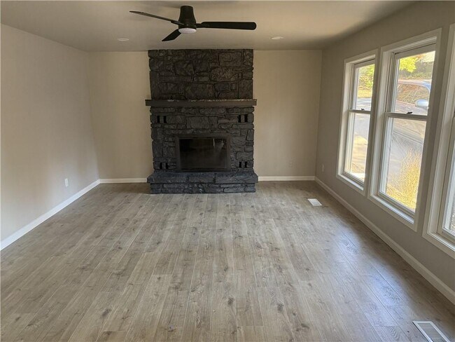 Building Photo - 9 Brighstone Ln