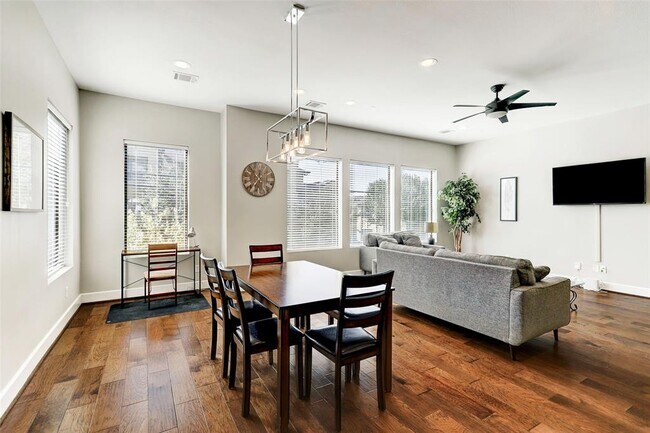 Foto del edificio - 3015 Gillespie St