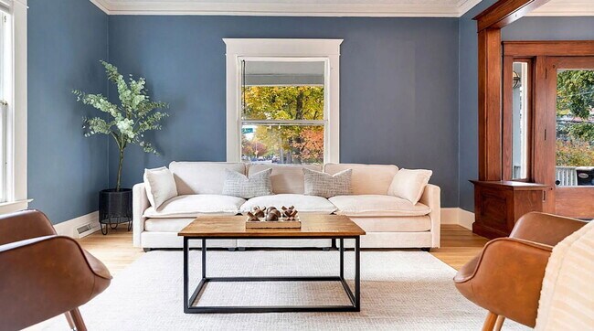 Foto del edificio - 240 Calkins Ave SE