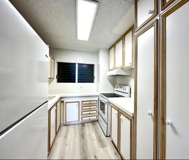 Building Photo - ? Amazing Waikiki 2-Bedroom, 2-Bath Oasis ...