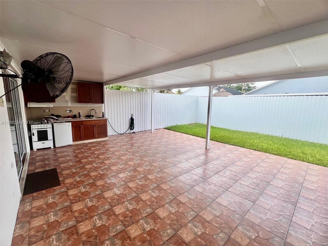 Building Photo - 14351 SW 168th Ter