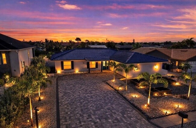 Building Photo - 6515 Santiago Ct