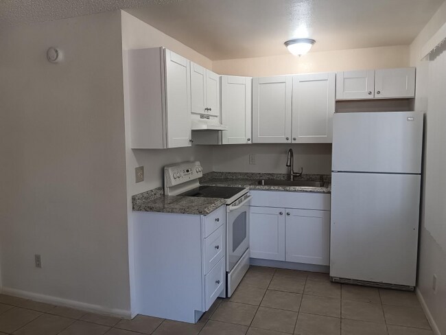 Building Photo - 3052 N Alvernon Way