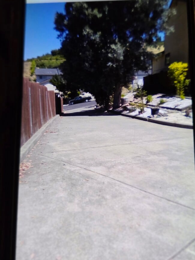 Drive up package delivery - 145 Turnberry Way