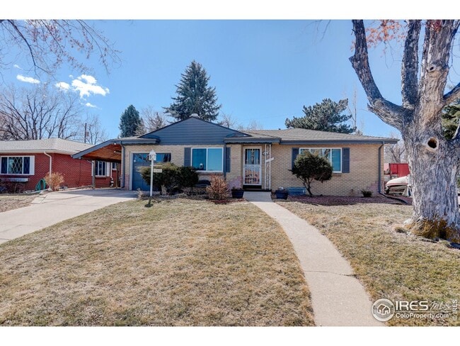 Building Photo - 690 W Elmhurst Pl