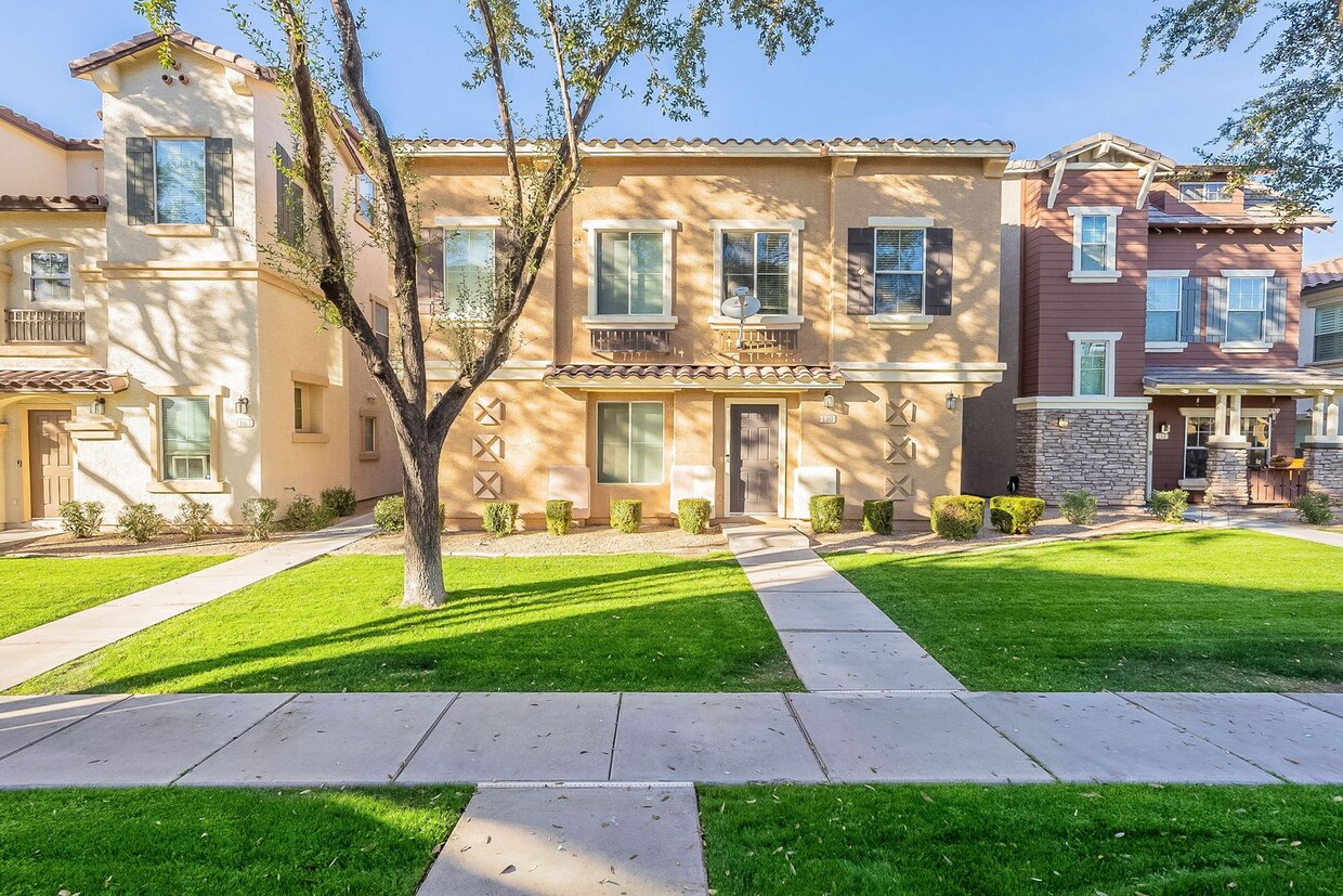 Primary Photo - Town home near downtown Gilbert