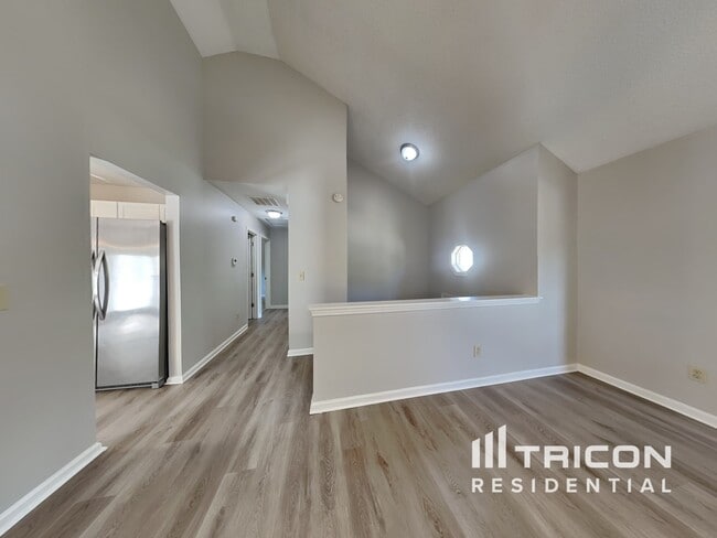 Foto del edificio - 1684 Watercrest Cir
