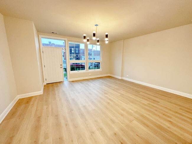 Building Photo - 4315 S Indiana Ave