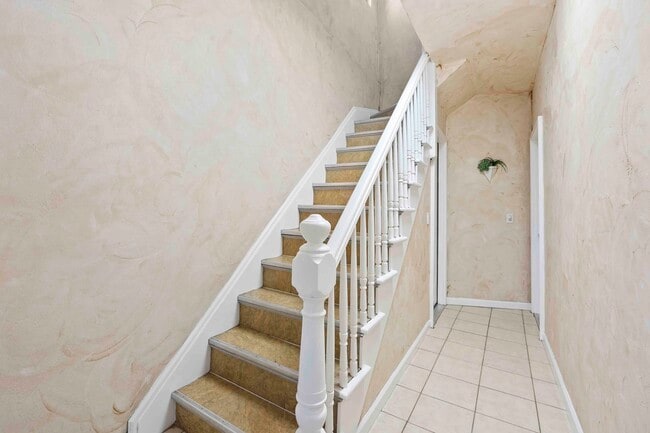 Entry foyer - 12-14 Borig Pl