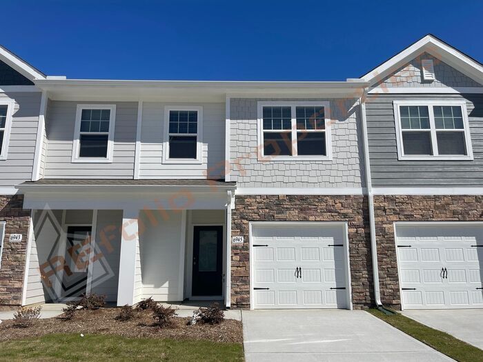 Foto principal - Great Opportunity! Lovely 3 Bedroom 2.5 Ba...