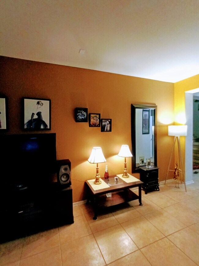 Foto del edificio - 2348 N 84th Dr
