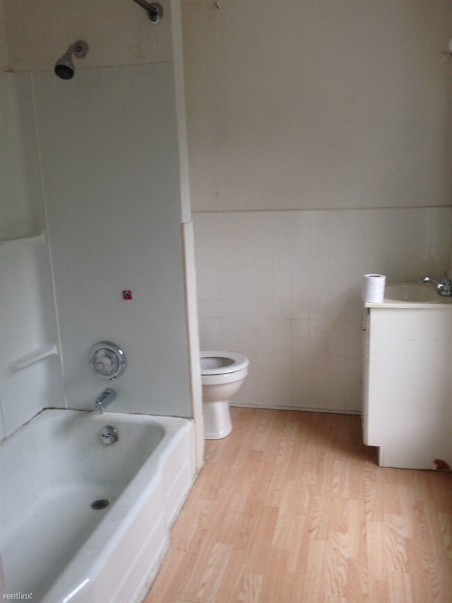 Building Photo - 1 br, 1 bath Apartment - 101 N Maple St Apt 4