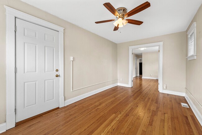 Foto del edificio - 6019 Scanlan Ave