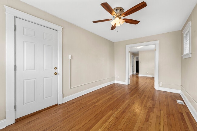 Building Photo - 6019 Scanlan Ave