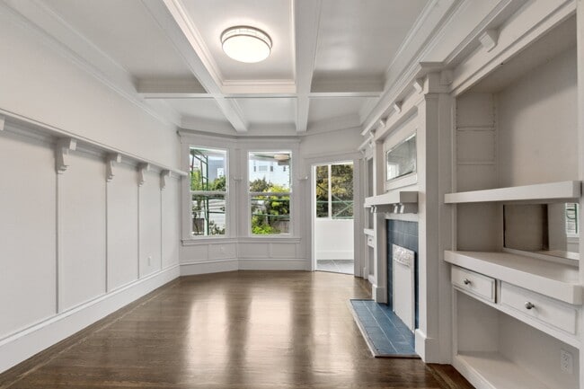 Building Photo - 673 7th Ave