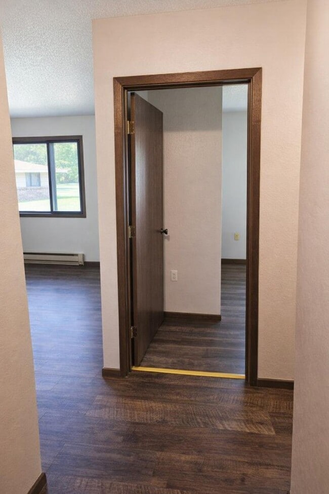 Foto del edificio - 551 Lakeview Rd