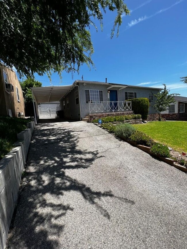 Foto del edificio - Beautiful 3 bed 2.5 Bath House- La Crescenta/Glendale