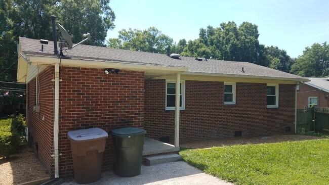 Building Photo - 2306 Hardie St