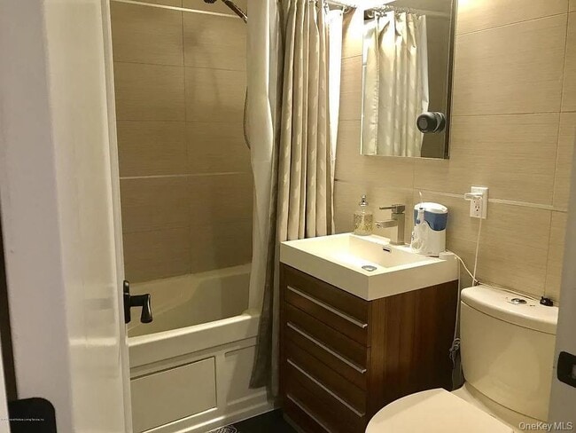 Foto del edificio - 9917 Shore Rd