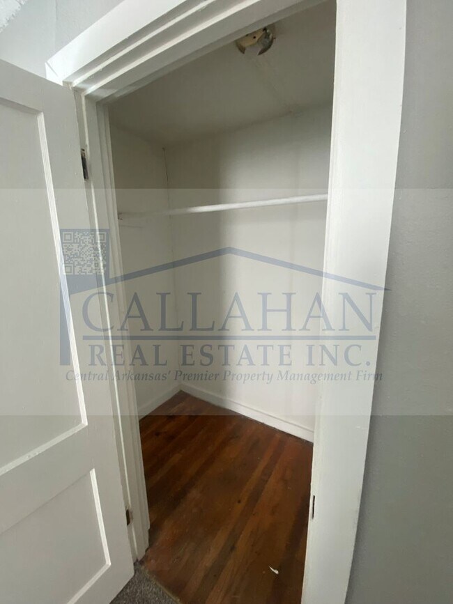 Building Photo - 1007 Dennison St
