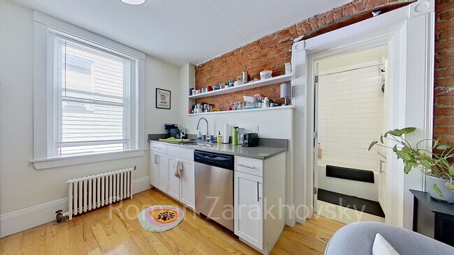 Building Photo - 81 Harvard St