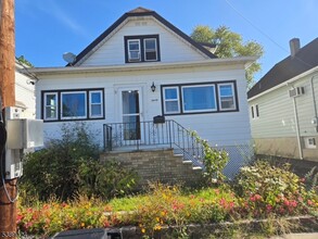 Building Photo - 30 Zeliff Ave
