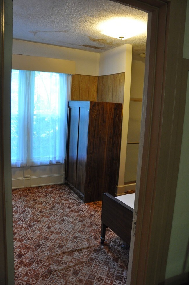 Bedroom #1 - 107 Lake St