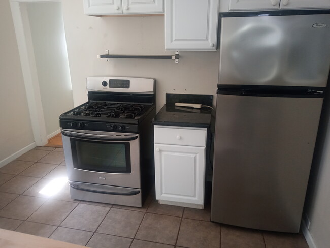 Kitchen - 5348 Locksley Ave