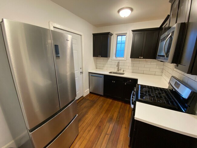 Building Photo - 165 E Tompkins St