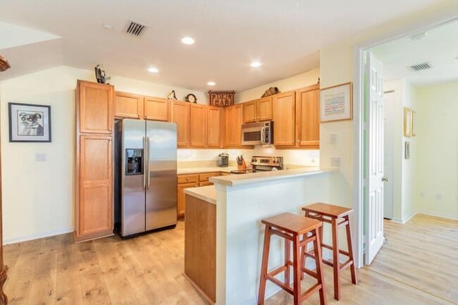 Building Photo - 1020 E Longport Cir