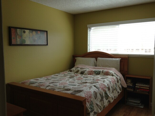 Foto del edificio - 6128 Rockrose Dr
