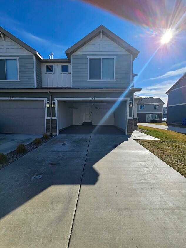 Foto principal - 163 Riverbend Rd