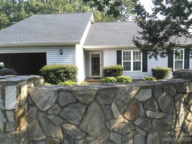 Primary Photo - 3200 New Hampshire Dr