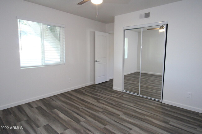 Building Photo - 2547 48th St