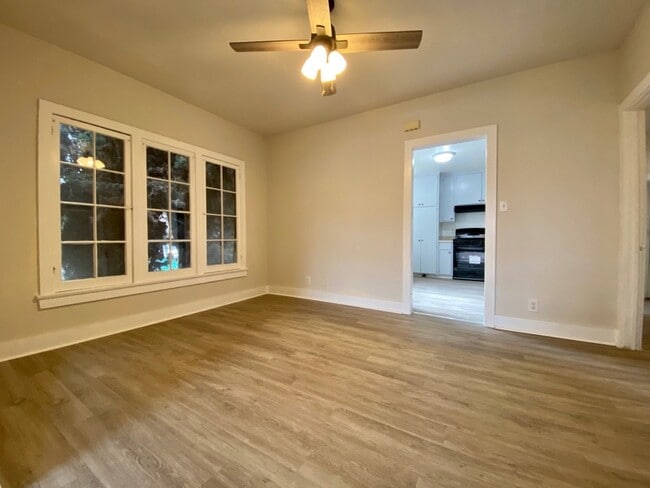 Building Photo - 837 N Martel Ave