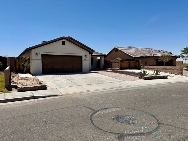Foto del edificio - 4 bedroom view home in San Luis, AZ