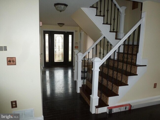 Building Photo - 20 Sherwood Cir