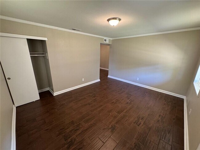 Foto del edificio - 401 Elmwood Dr