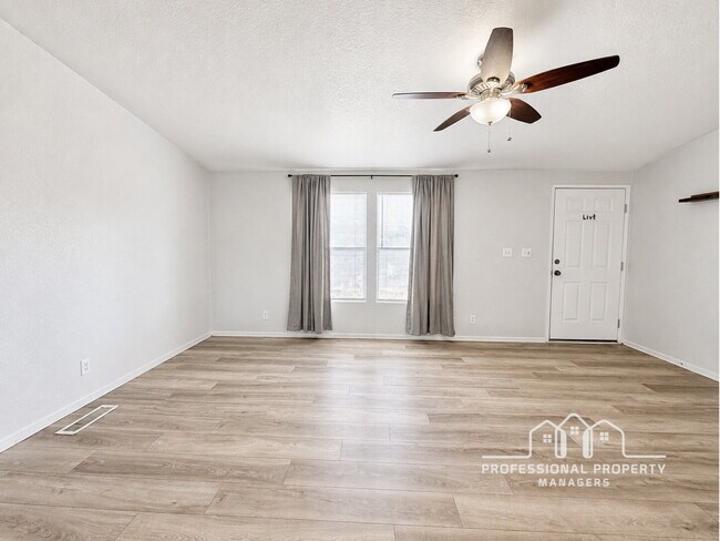 Foto del edificio - 3-bedroom, 2-bathroom home in West Wellton