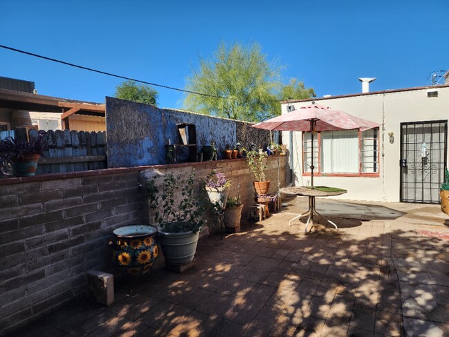 Building Photo - 1205 N Palo Verde Blvd