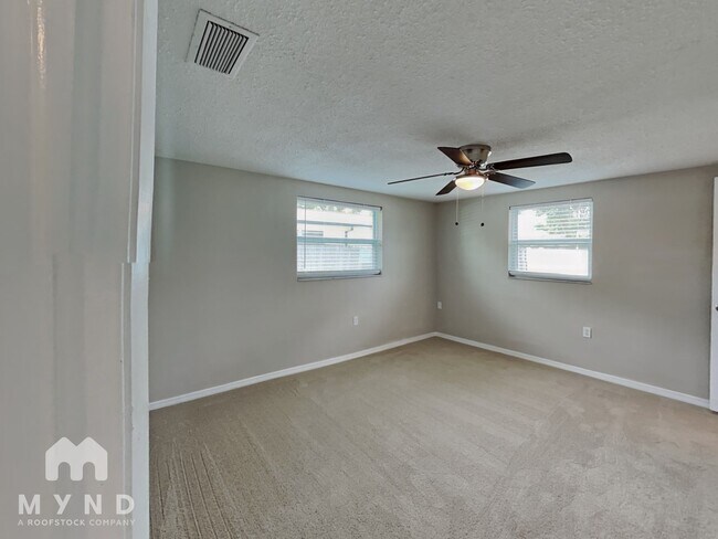 Foto del edificio - 9724 Lakeside Ln