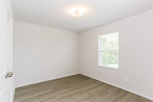 Foto del edificio - 21522 Kimro Ln