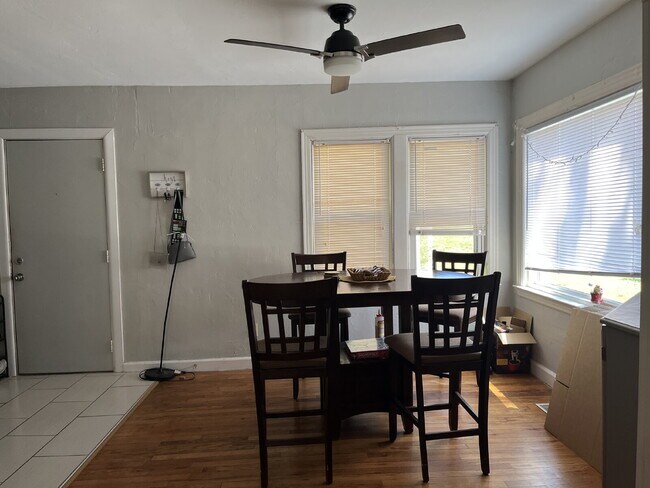 Foto del edificio - 3 Bedroom for Lease June 1