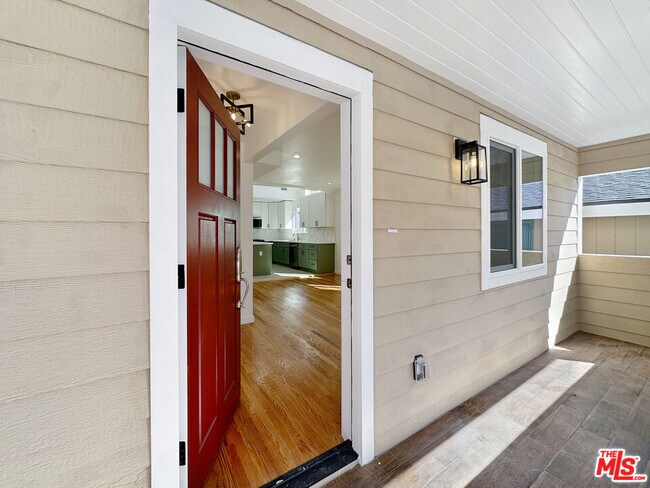 Foto del edificio - 5930 Willoughby Ave