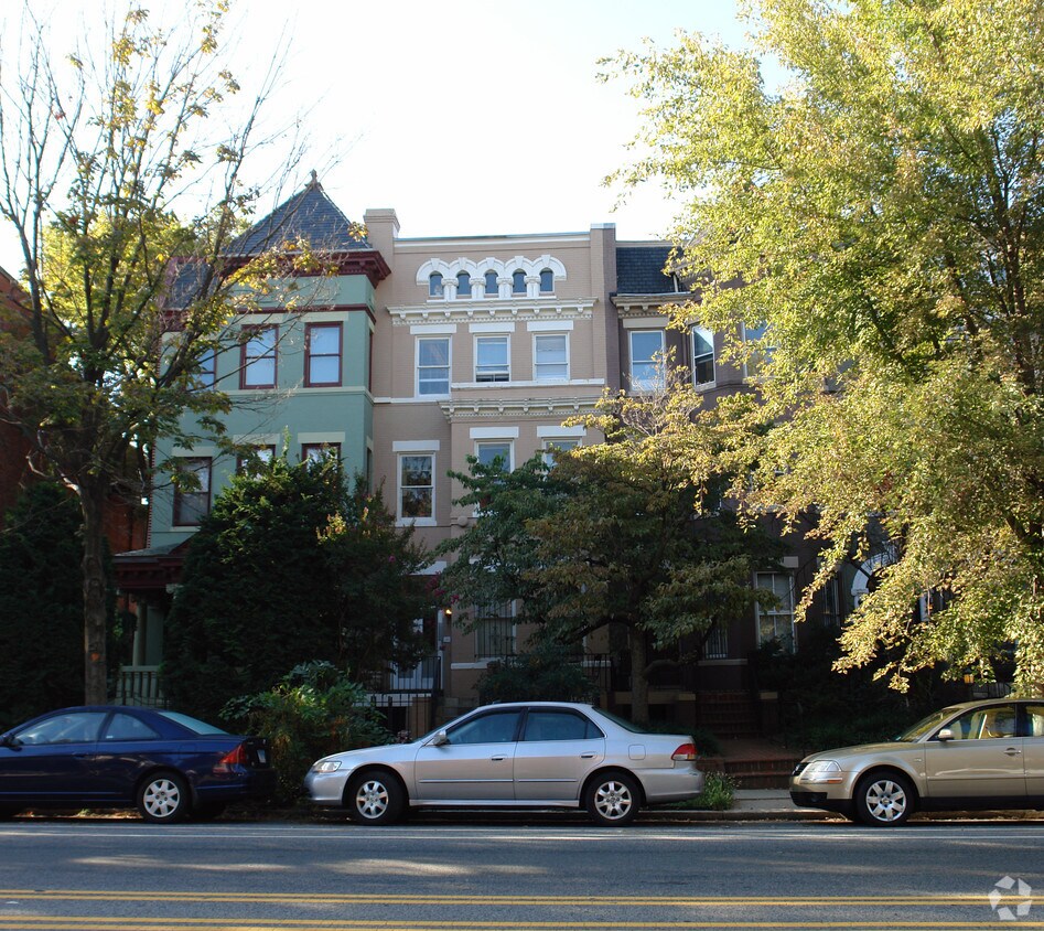 Foto principal - 1928 Calvert St NW