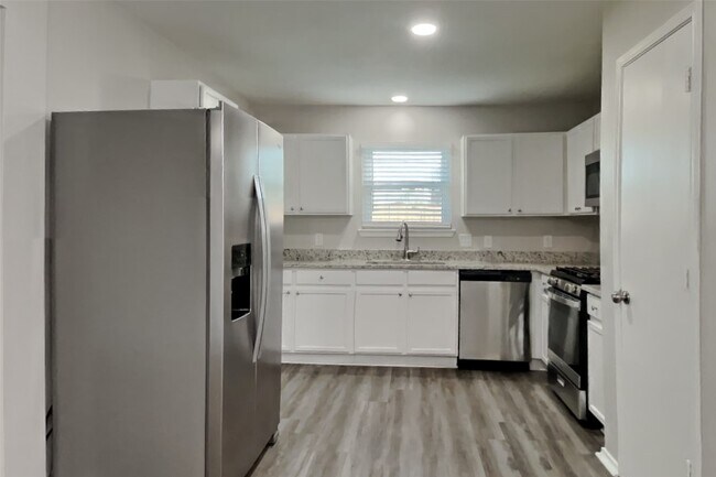 Foto del edificio - 4102 Sand Ripple Ln